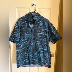 Quiksilver Men's Black and Blue Patterned Shirt